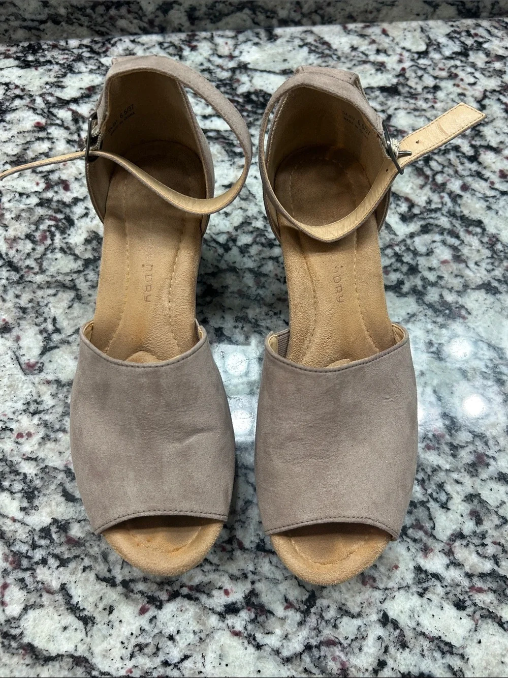 Women’s Open-Toe Ankle Strap Sandals in Taupe